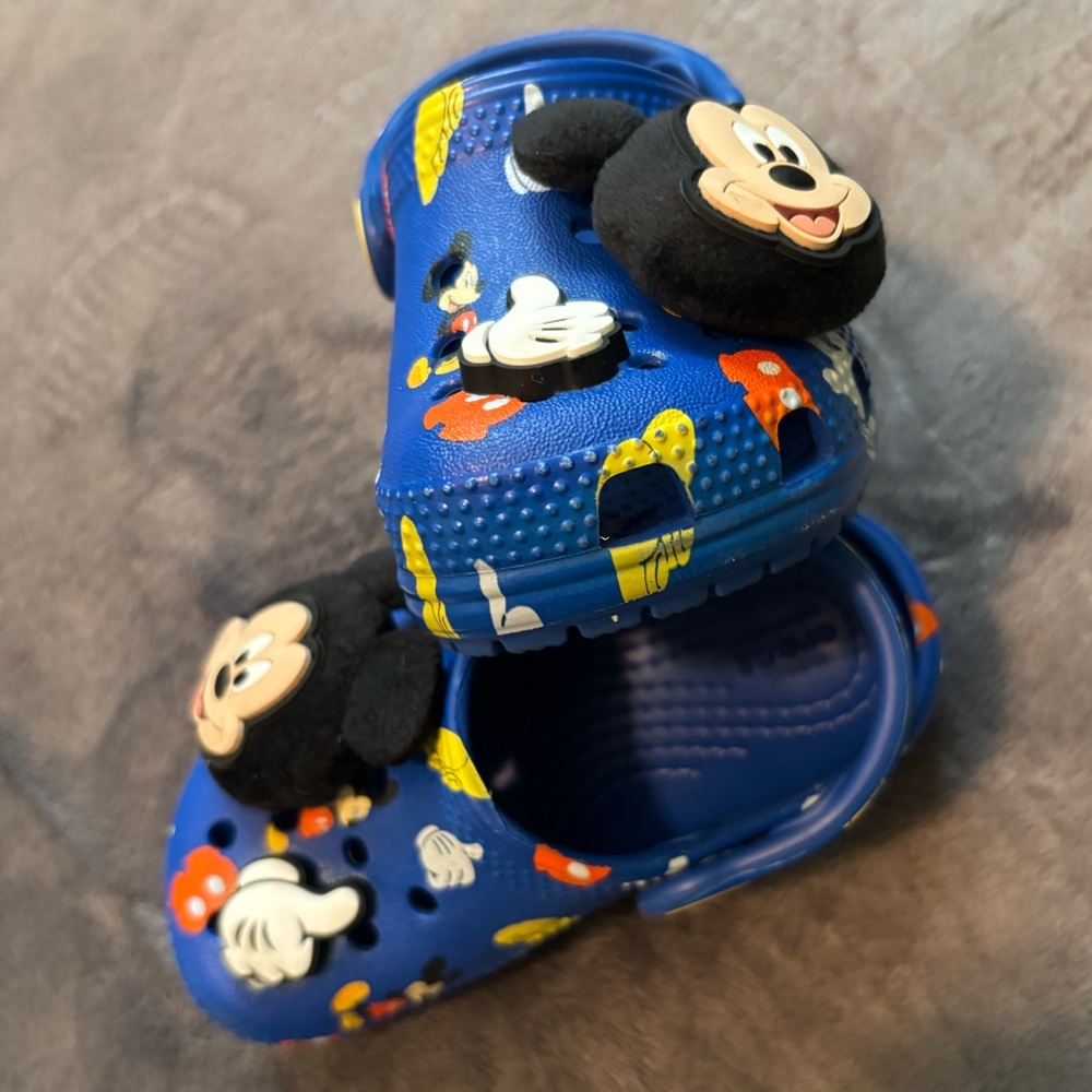 CROCS Blue Disney Mickey Mouse Toddler size 6 Iconic Jibbitz Charms Boy Girl - Picture 2 of 7